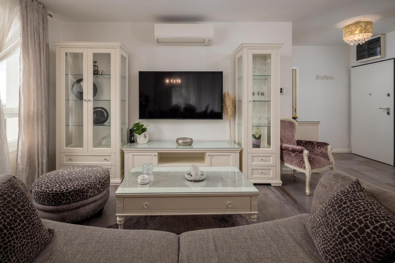 Luxury Azure Apartment